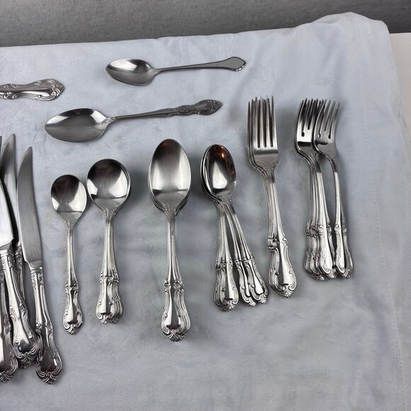 51 Pc Wallace Empire Stainless 18/10 Flatware Silverware Spoon Fork Knives READ - Picture 3 of 10